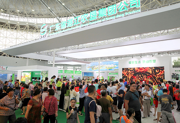图片:4 农产品推介活动现场人气火爆