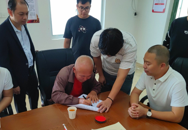 图片:1-与占地者签订土地承包合同