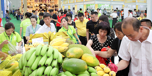 图片:5 众多市民前来选购农垦产品